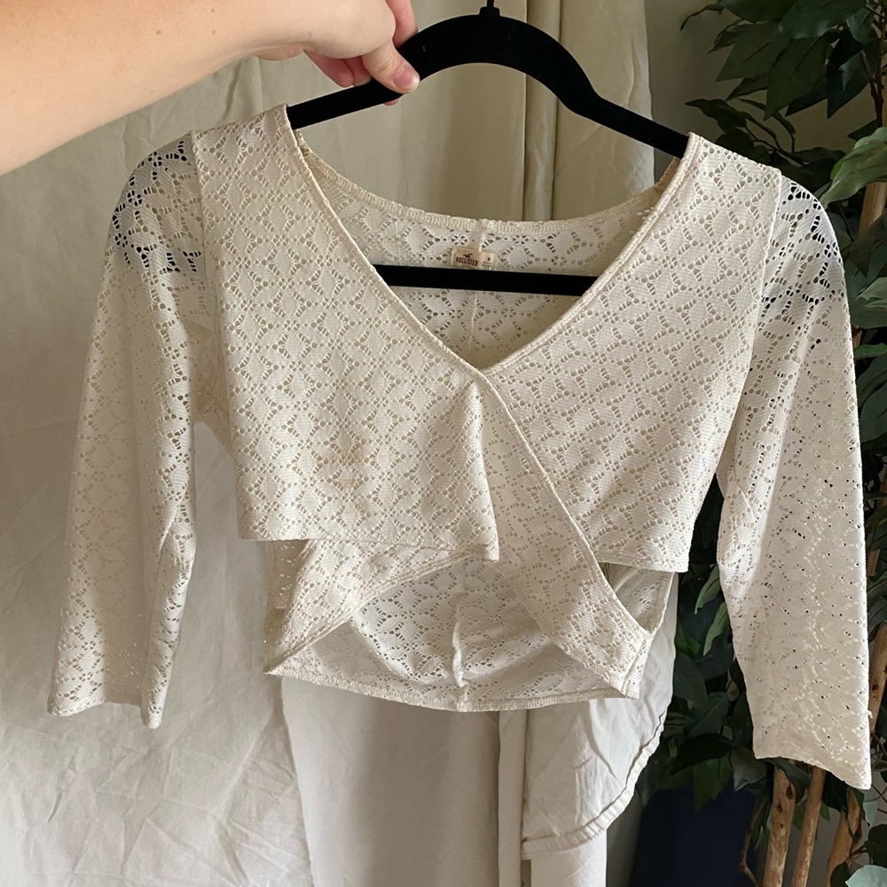 AMAZING cropped white hollister top